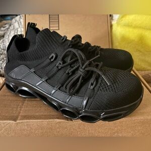 Women’s steel toe work shoe